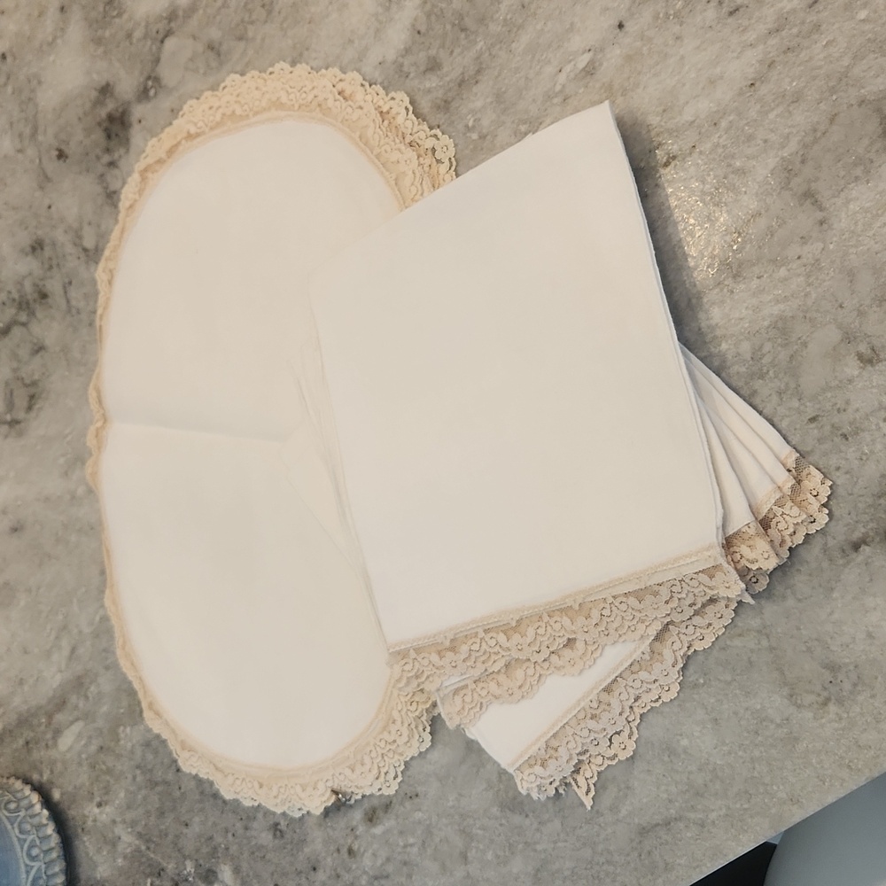 Linen & Lace Vintage 8 Placemats & 9 Napkins